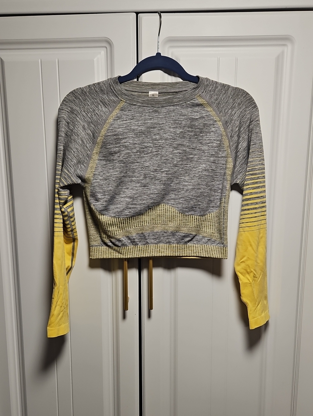 Gray & Yellow Seamless Crop Long-Sleeve Top
